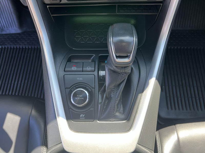 2023 Toyota RAV4 Hybrid XLE PremiumImage 14