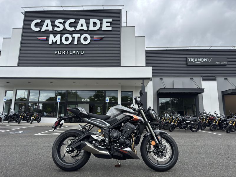 2025 Triumph Street Triple 765 RS - SILVER ICE 