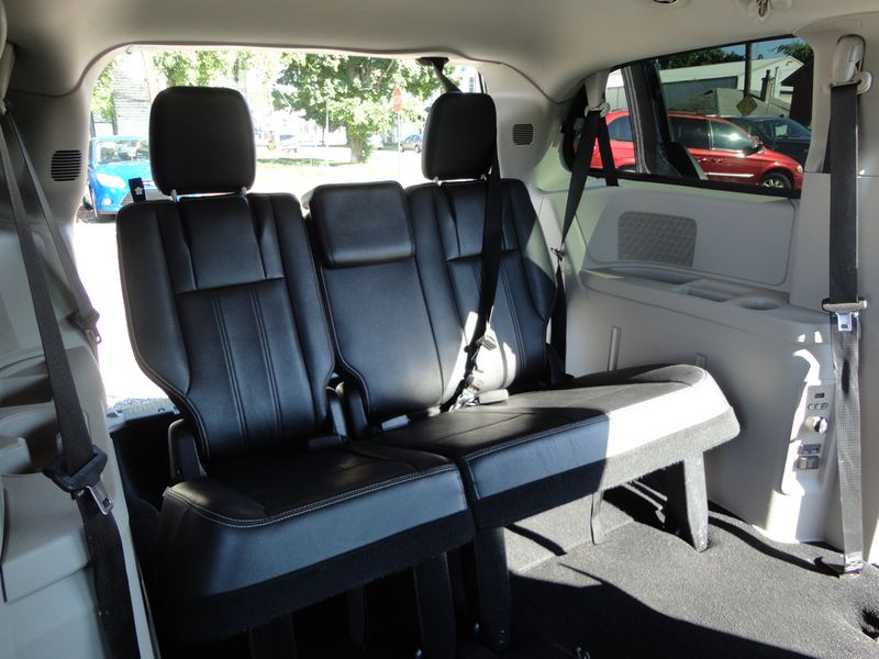 2014 Chrysler Town & Country TouringImage 9