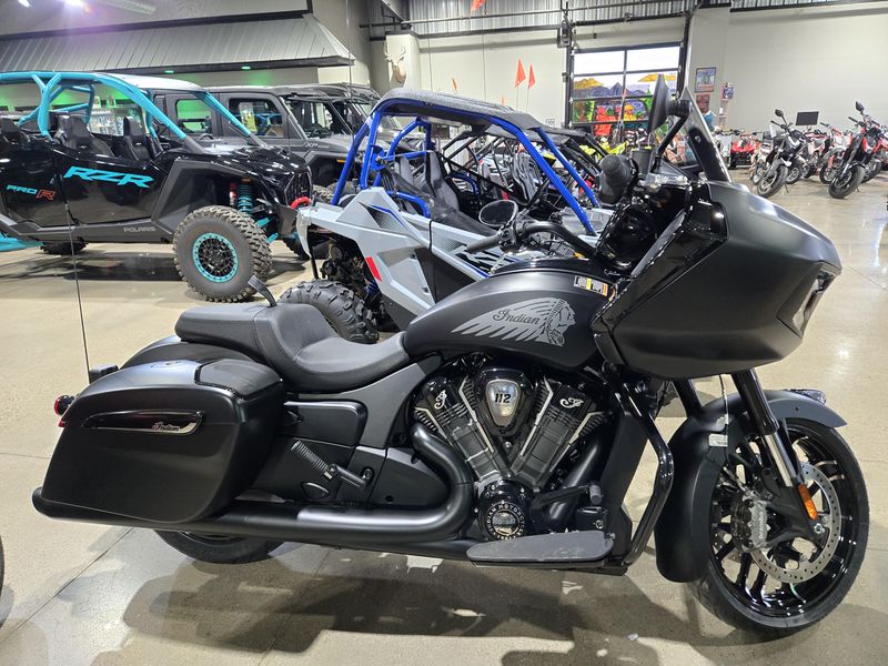 NEW 2025 INDIAN MOTORCYCLE CHALLENGER DARK HORSE 112 RA 49ST Image 4