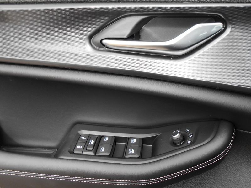 2025 Jeep Grand Cherokee Image 17