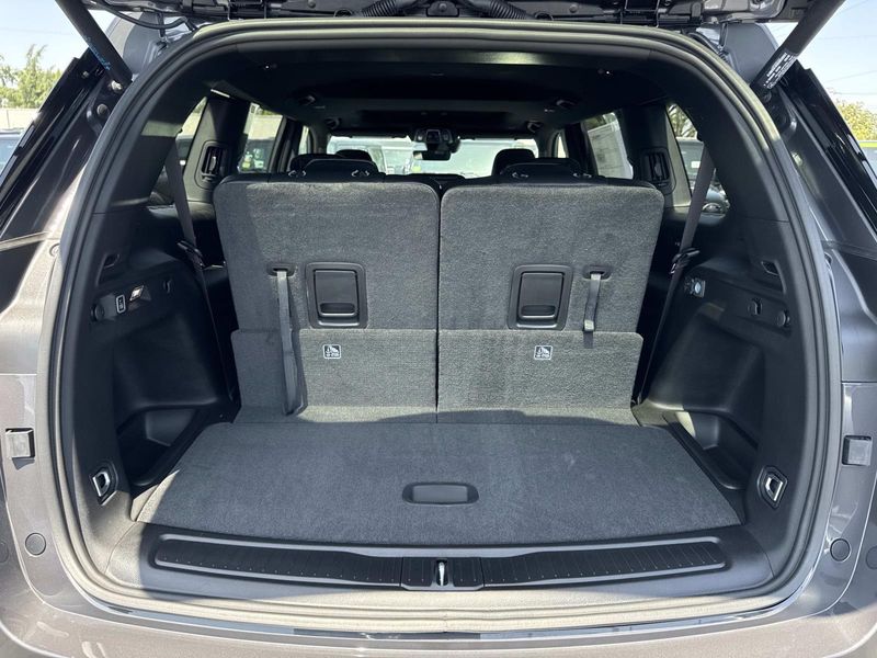 New 2026 Jeep Grand Cherokee L Laredo Altitude 4x2