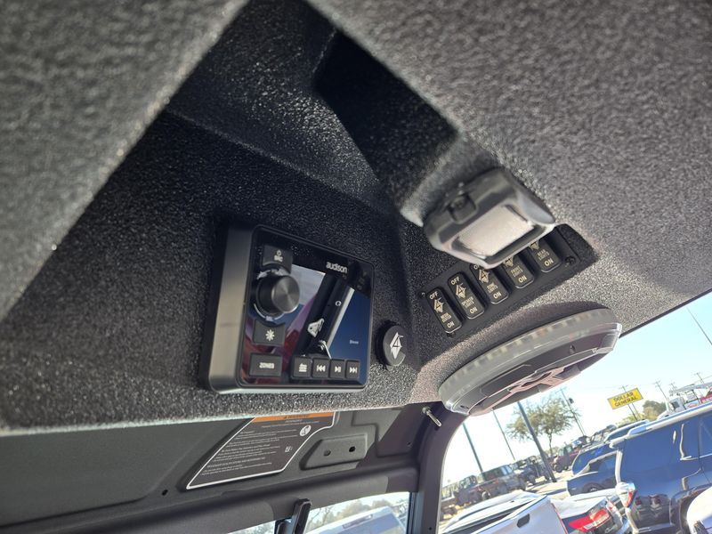 NEW 2026 CAN-AM DEFENDER MAX X MR HD11 WITH HALF DOORS Image 27