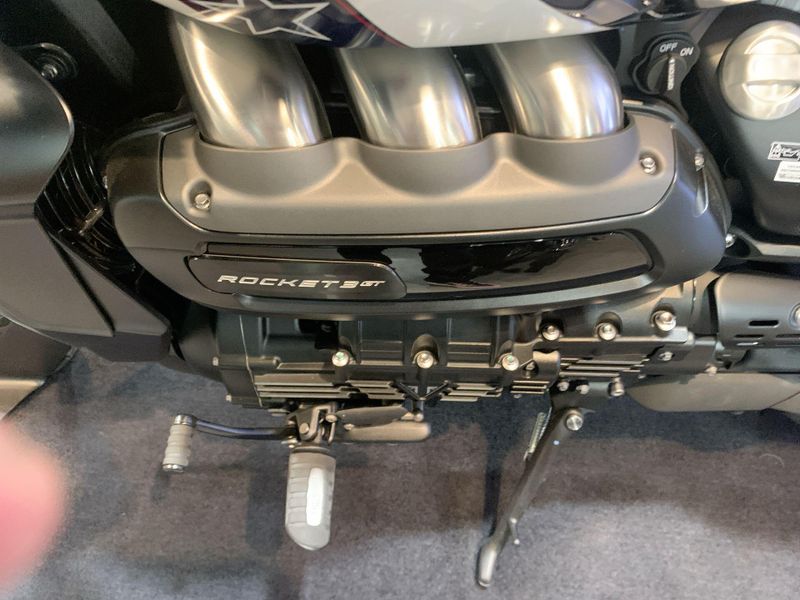 New 2025 Triumph ROCKET 3 R EVEL KNIEVEL EDITION Image 8