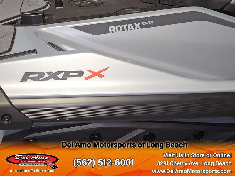 2024 Sea-Doo RXP-X 325 (SOUND SYSTEM) Image 17