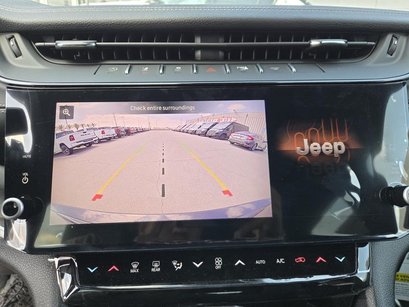 New 2026 Jeep Grand Cherokee Laredo Altitude 4x2