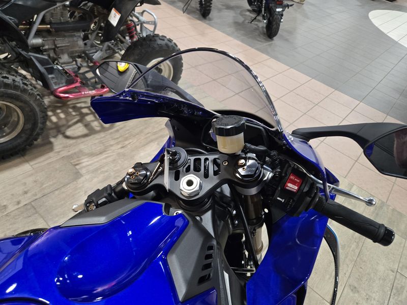 2025 Yamaha YZFR1 TEAM BLUE Image 11