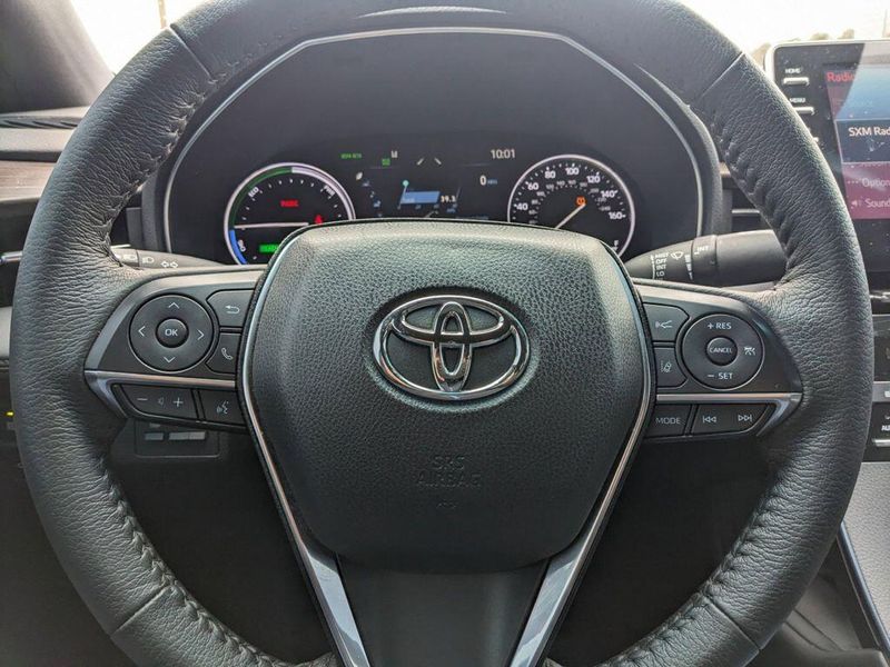 2022 Toyota Avalon Hybrid XLE in a Ice Edge exterior color and Blackinterior. Johnson Dodge 601-693-6343 pixelmotiondemo.com 