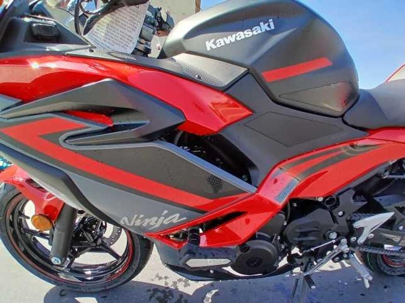 2025 Kawasaki NINJA 500 SE ABS 