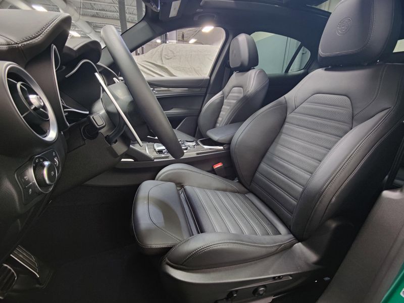 2023 Alfa Romeo Stelvio Quadrifoglio AWD w/Sunroof/ActivImage 16
