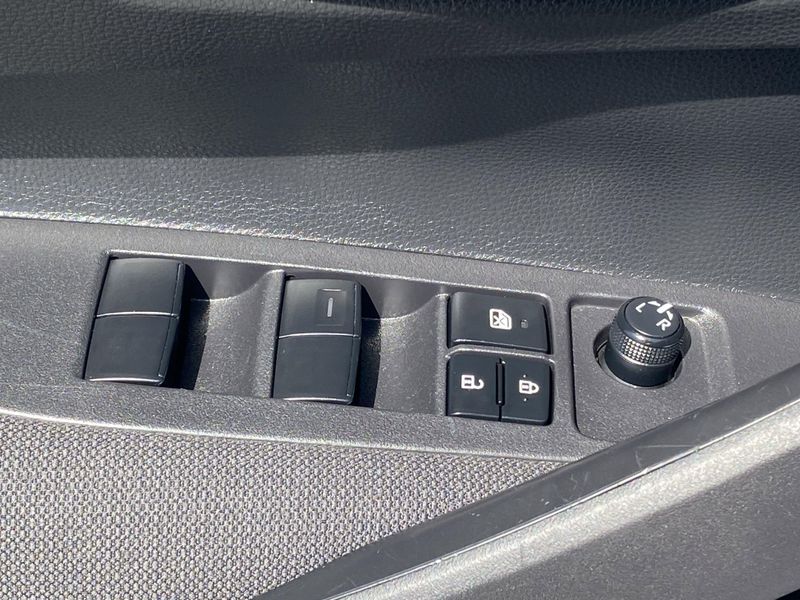 2024 Toyota Corolla LEImage 19
