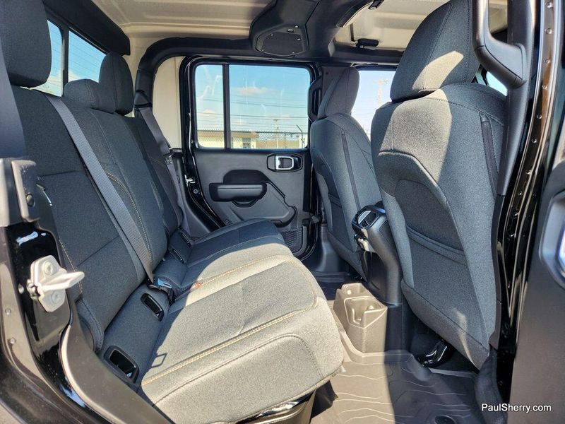 2025 Jeep Gladiator Willys photo 27