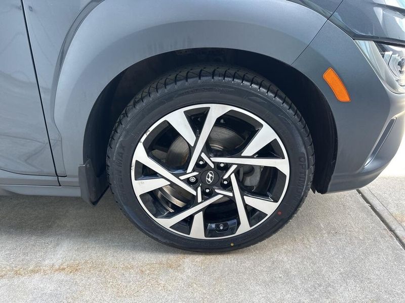 2022 Hyundai Kona LimitedImage 12