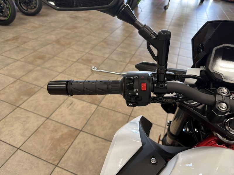 New 2026 Kawasaki Z500 SE ABS Image 22