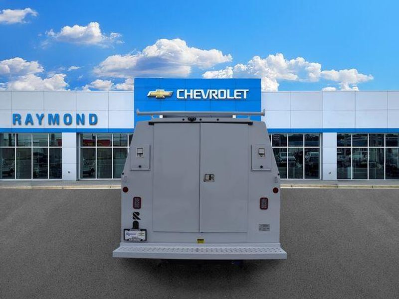New 2025 Chevrolet Express 3500 Work VanImage 5