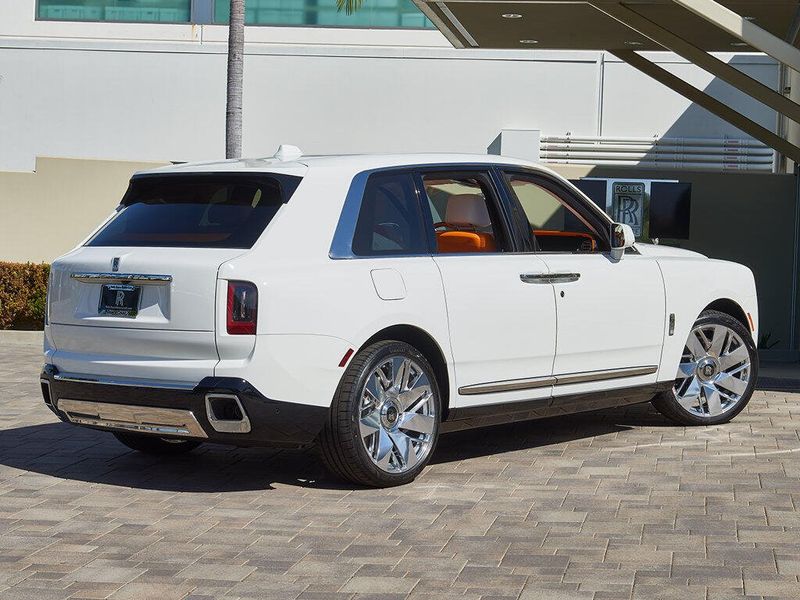New 2027 Rolls-Royce Cullinan Image 2