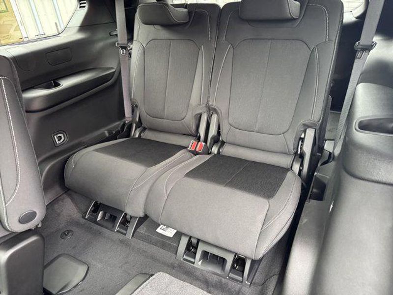 New 2025 Jeep Grand Cherokee L Laredo X 4x4Image 19