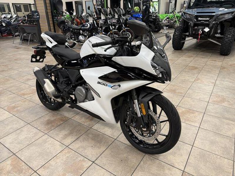 New 2025 CFMOTO 300SS Image 10