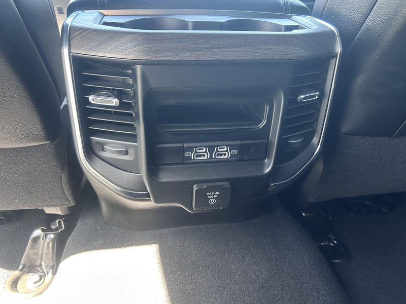 2025 RAM 2500 LaramieImage 15