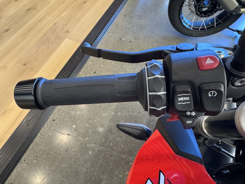 2024 BMW F 900 R - RACING RED 