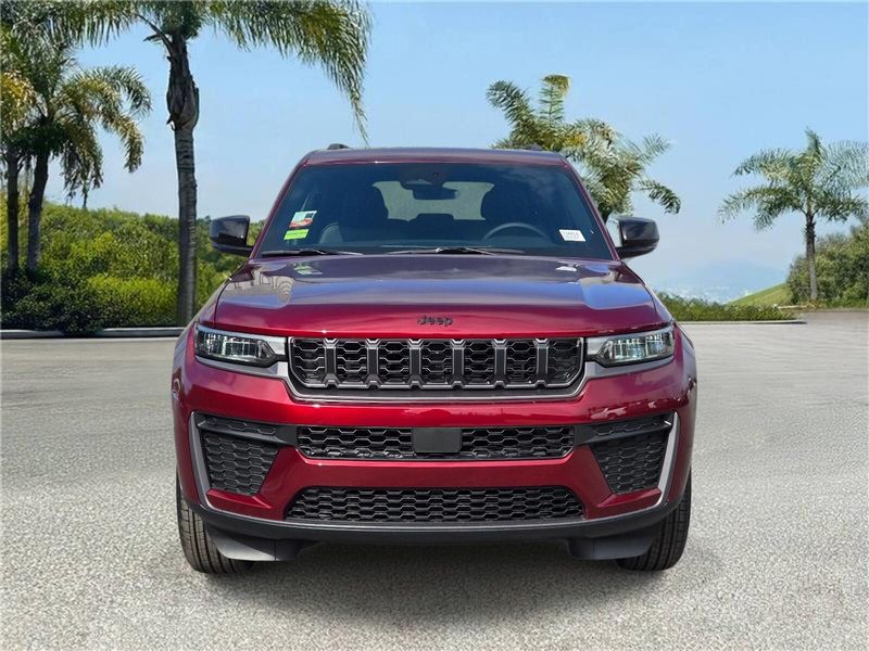 New 2026 Jeep Grand Cherokee Laredo Altitude 4x2