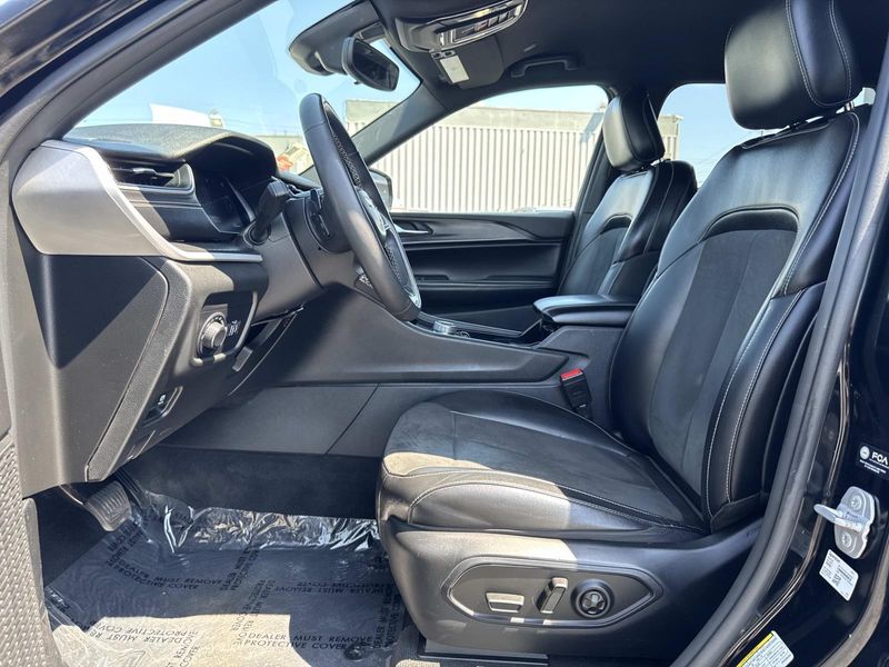 Used 2023 Jeep Grand Cherokee Altitude 4x4