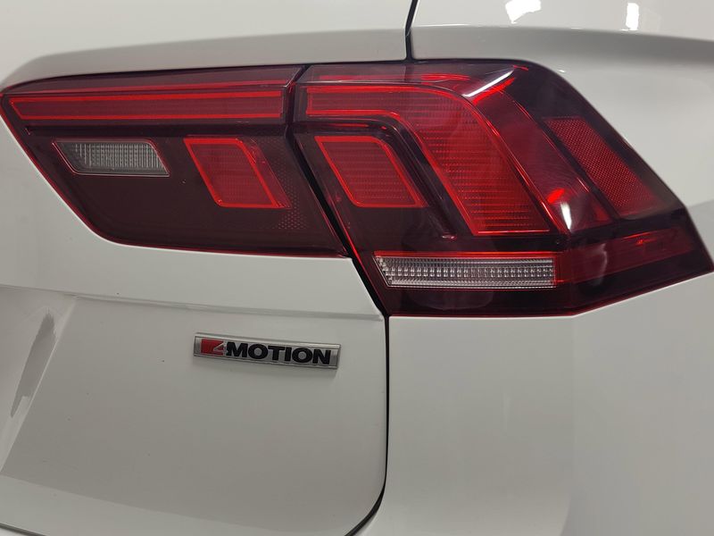 Used 2019 Volkswagen Tiguan SEL AWD w/Sunroof/NavImage 4