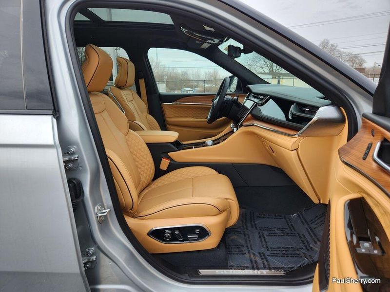 New 2025 Jeep Grand Cherokee L Summit Reserve 4x4Image 47