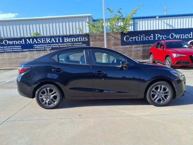 2019 Toyota Yaris Sedan LImage 8