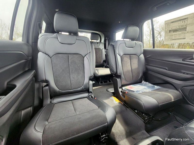 2025 Jeep Grand Cherokee L Altitude X 4x4Image 30