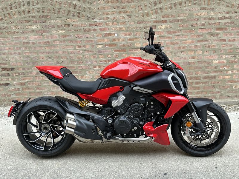 2024 Ducati Diavel V4  Image 1