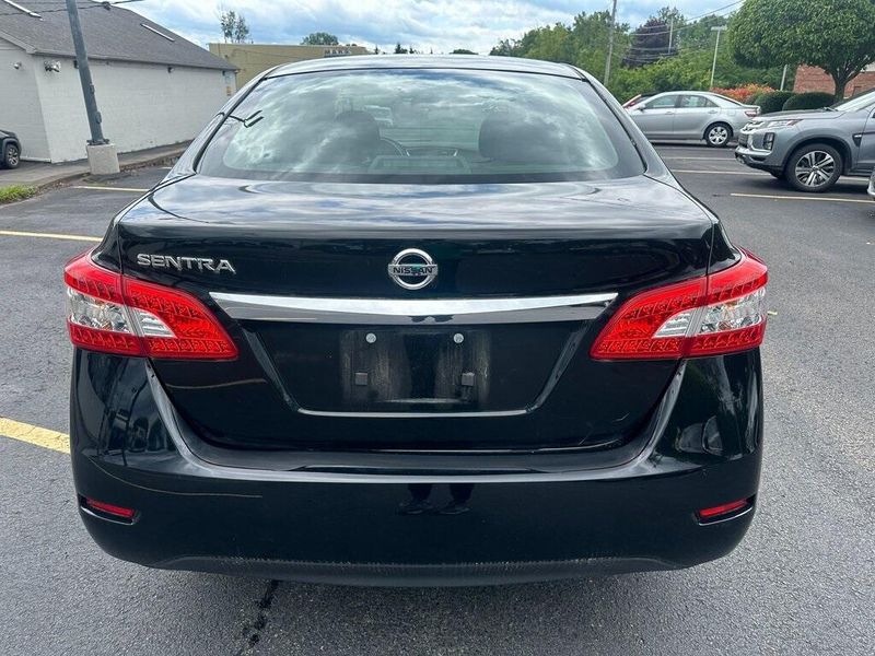 2015 Nissan Sentra SImage 11