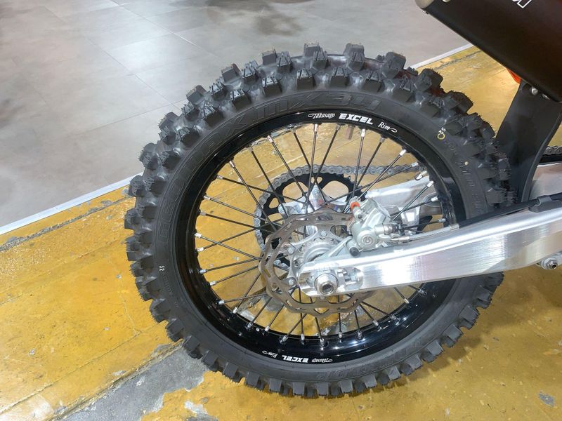 2025 KTM 300 SX Image 13