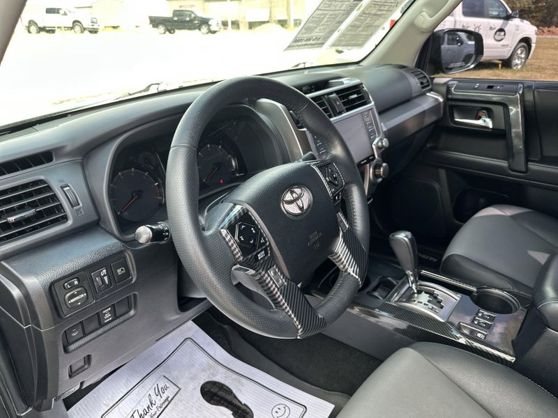 2020 Toyota 4Runner SR5 Premium photo 23