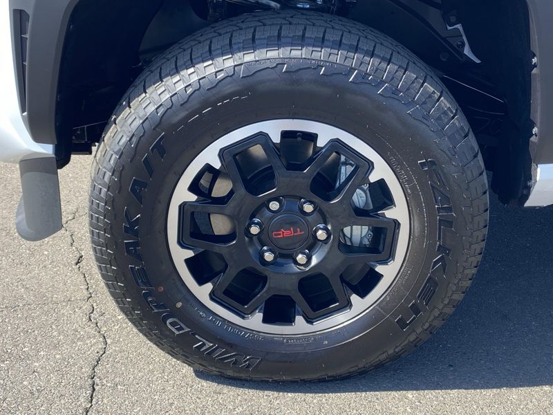 2025 Toyota Tacoma TRD Off Road HybridImage 7