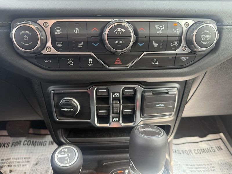 2025 Jeep Gladiator Sport S photo 21