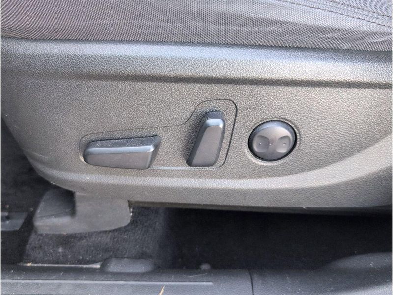 2023 Hyundai Santa Fe SELImage 11