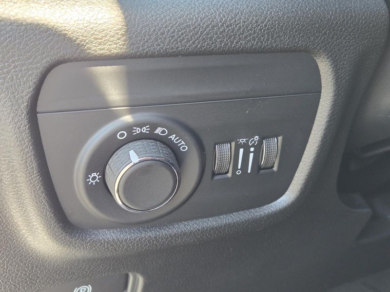 New 2026 Jeep Grand Cherokee Laredo Altitude 4x4