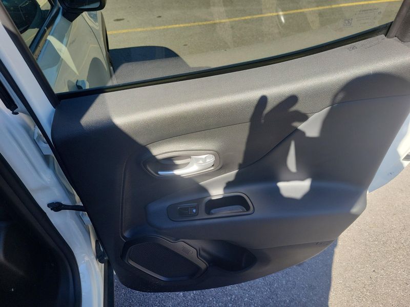 Used 2023 Jeep Renegade LatitudeImage 19