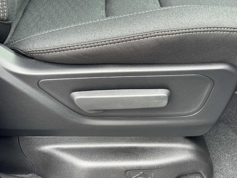 New 2026 RAM 1500 Big Horn Crew Cab 4x2 5'7' Box