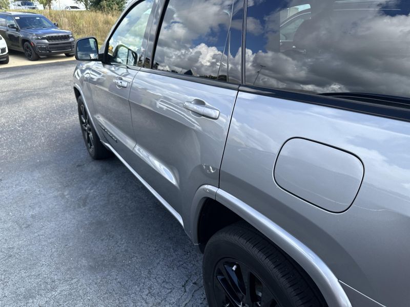 2018 Jeep Grand Cherokee Altitude photo 10