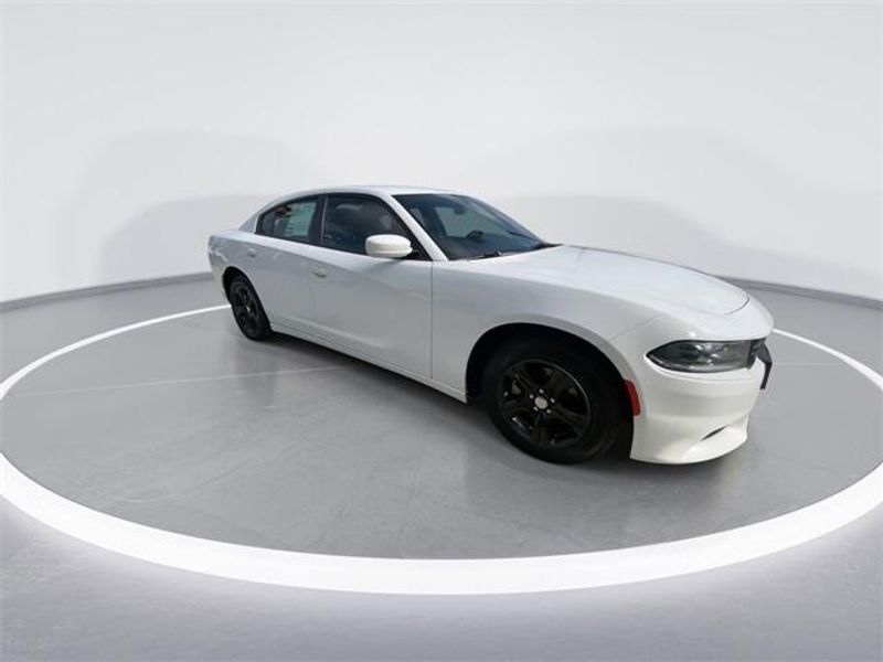 2021 Dodge Charger V6Image 2