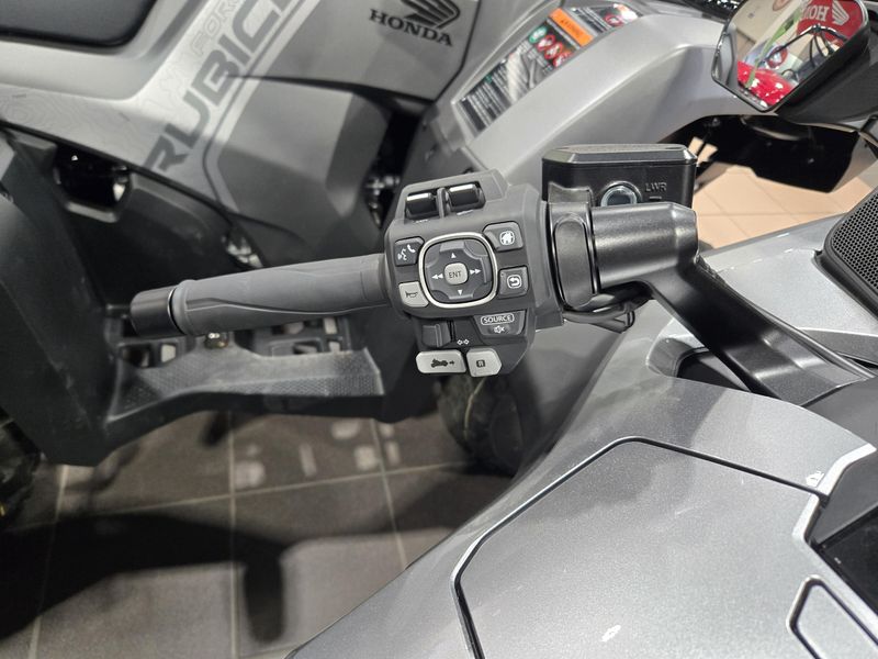 New 2025 Honda GOLD WING TOUR LIGHT SILVER METALLIC Image 8