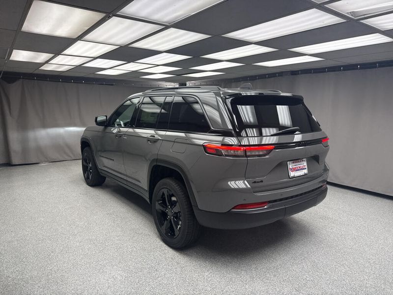 New 2027 Jeep Grand Cherokee LimitedImage 2