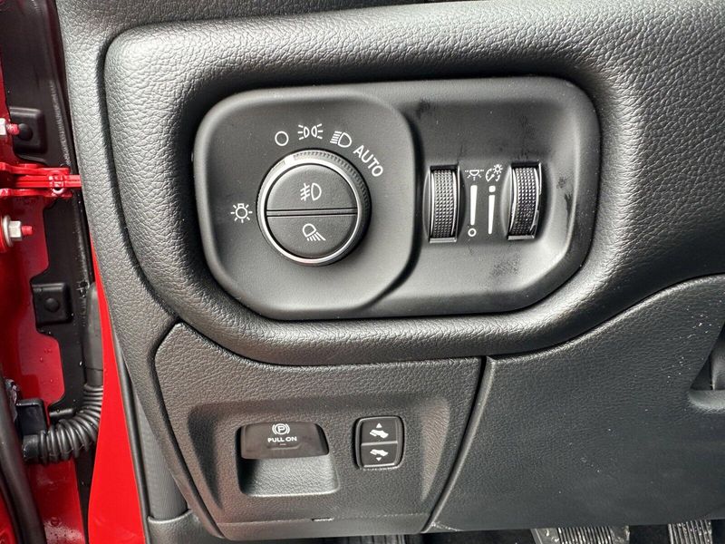 2025 RAM 1500 LaramieImage 16