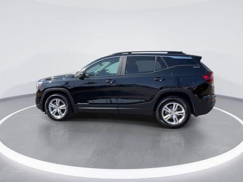 Used 2022 GMC Terrain SLEImage 5