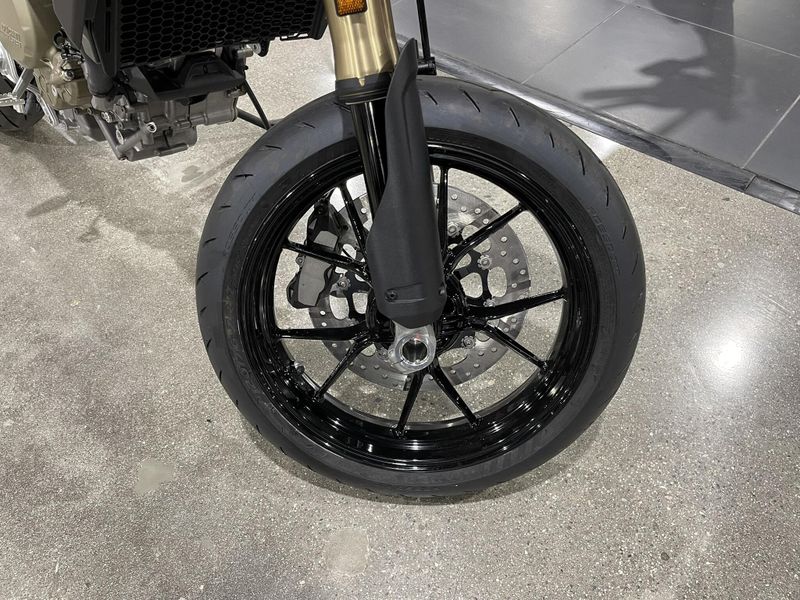 New 2025 Ducati HYPERMOTARD 698 Image 11