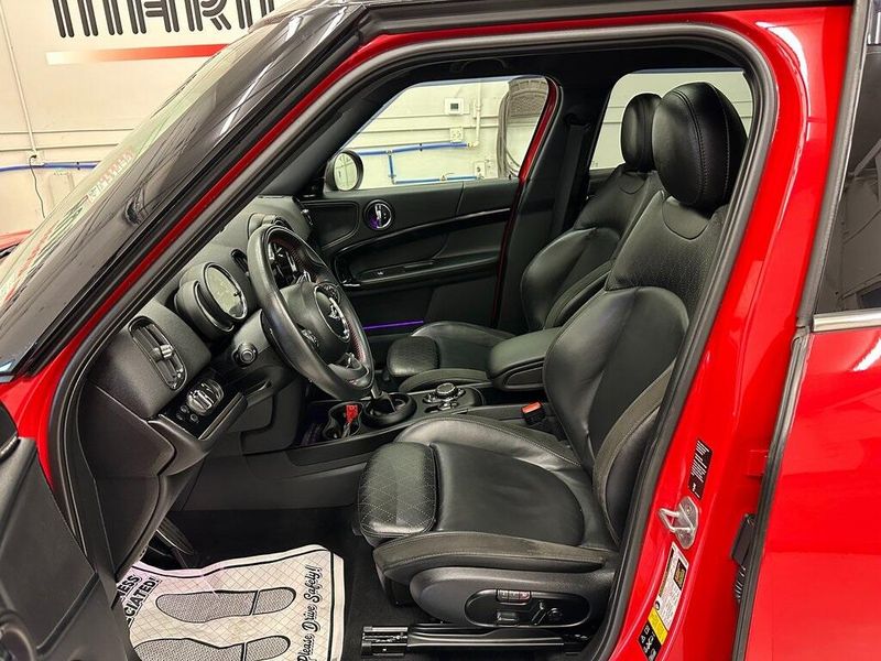 2018 MINI Countryman BaseImage 21