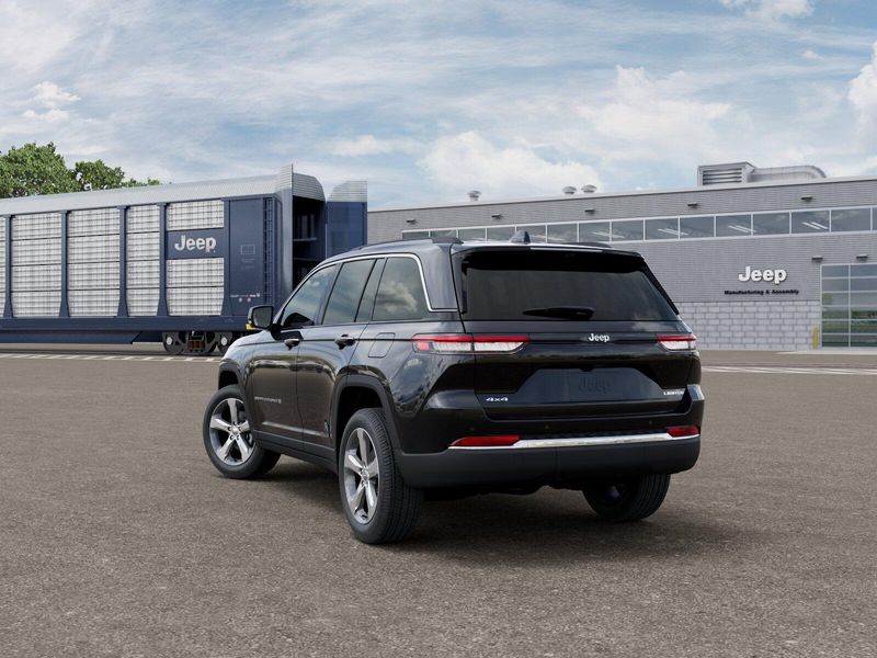New 2026 Jeep Grand Cherokee Limited 4x4Image 3