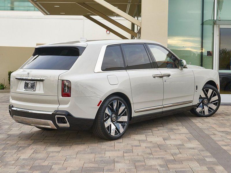 New 2026 Rolls-Royce Cullinan Image 2